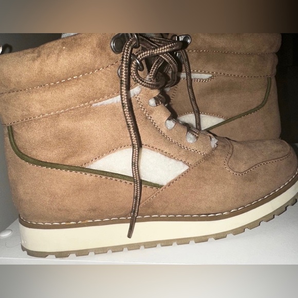 Boots - Picture 6 of 7